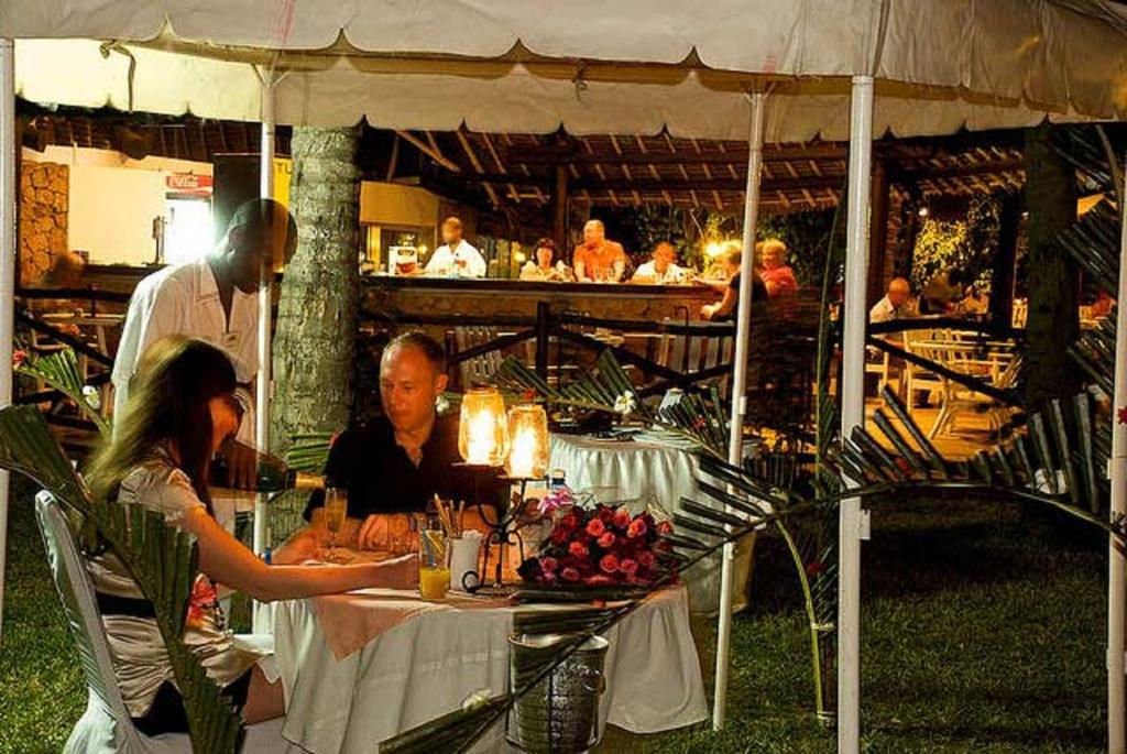 Voyager Beach Resort Mombasa Exteriör bild